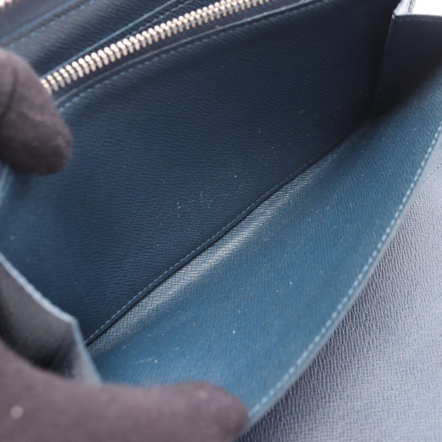 Louis Vuitton Zippy Organizer Wallet in Ocean Leather - Timeless Elegance