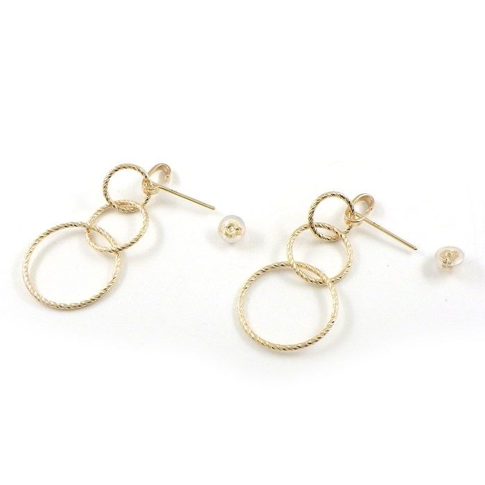 K10YG Twisted Circle Link Swing Earrings - Exquisite Craftsmanship