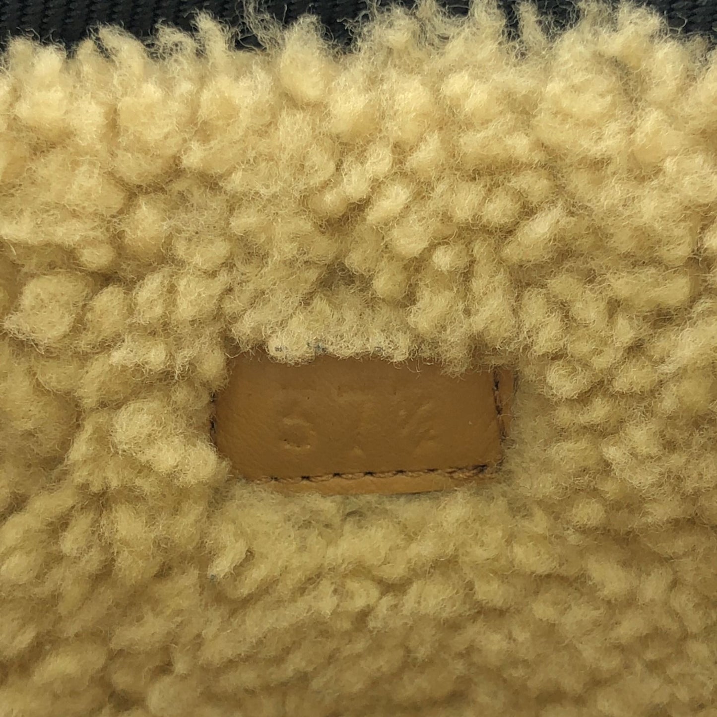 GUCCI Black Shearling Boots - Timeless Elegance