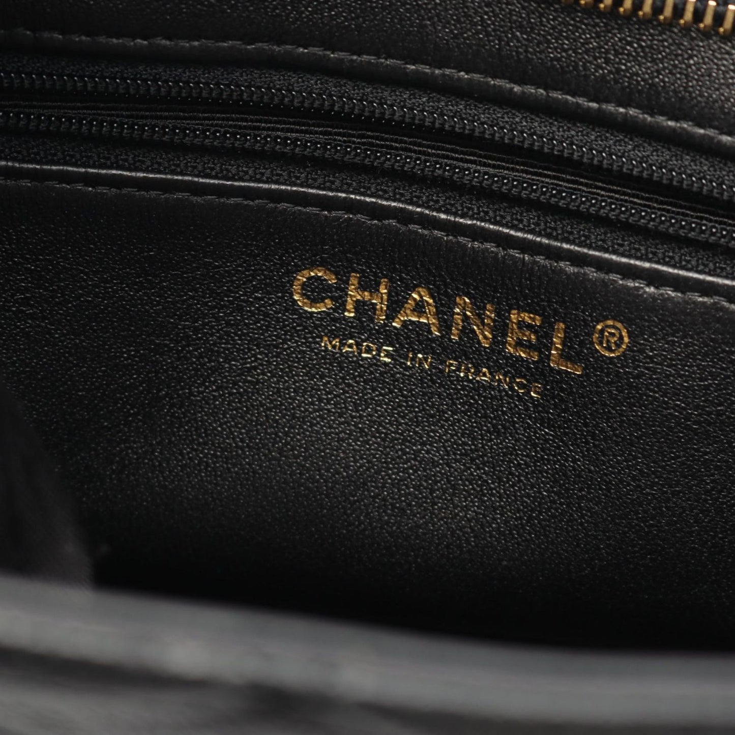 CHANEL Reissue Tote Bag A01804 in Black Leather - Timeless Elegance