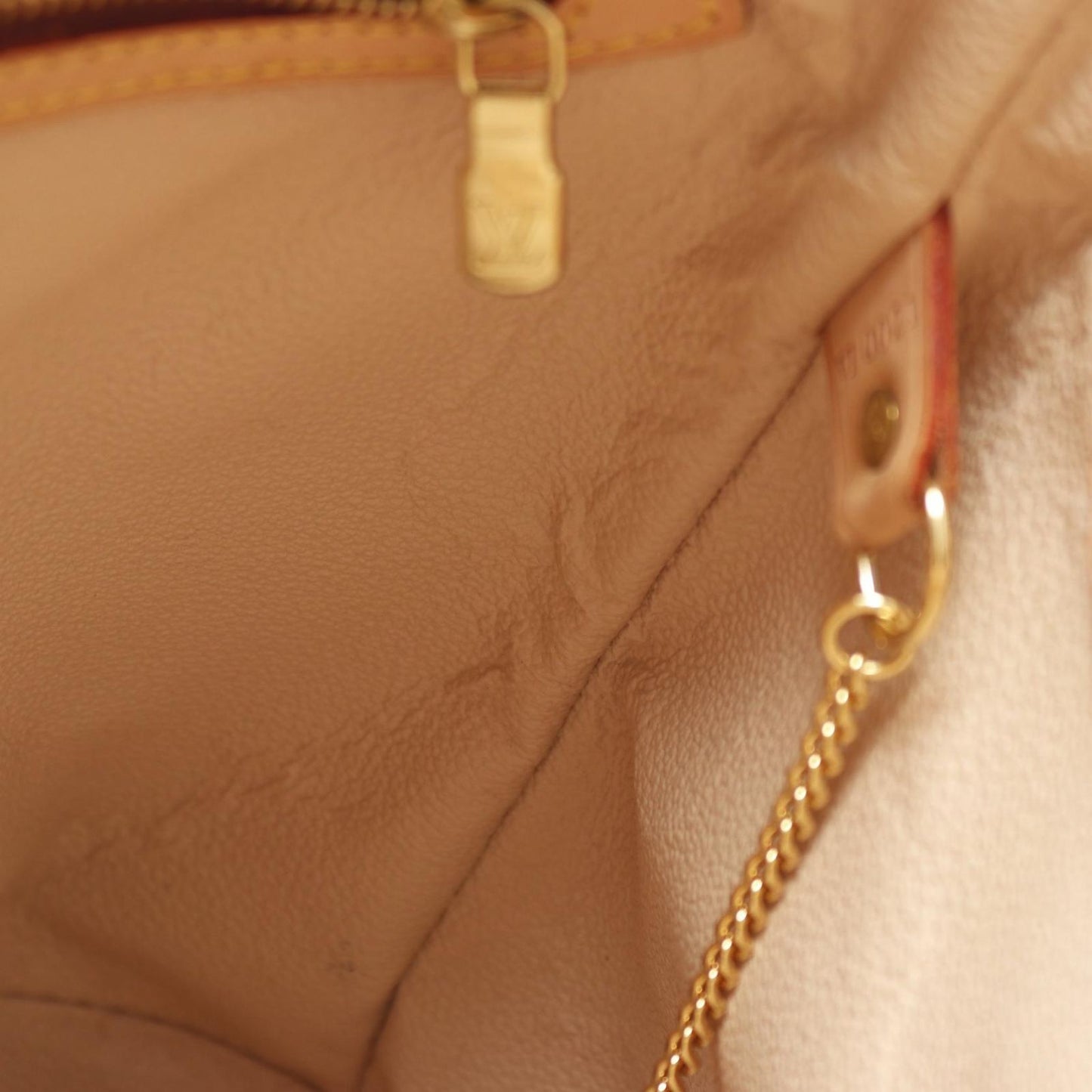 Louis Vuitton Monogram Bucket PM Handbag - Timeless Elegance