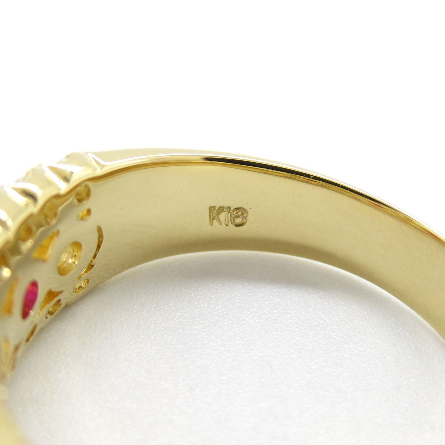 Exquisite Ruby and Diamond Ring in 18K Yellow Gold