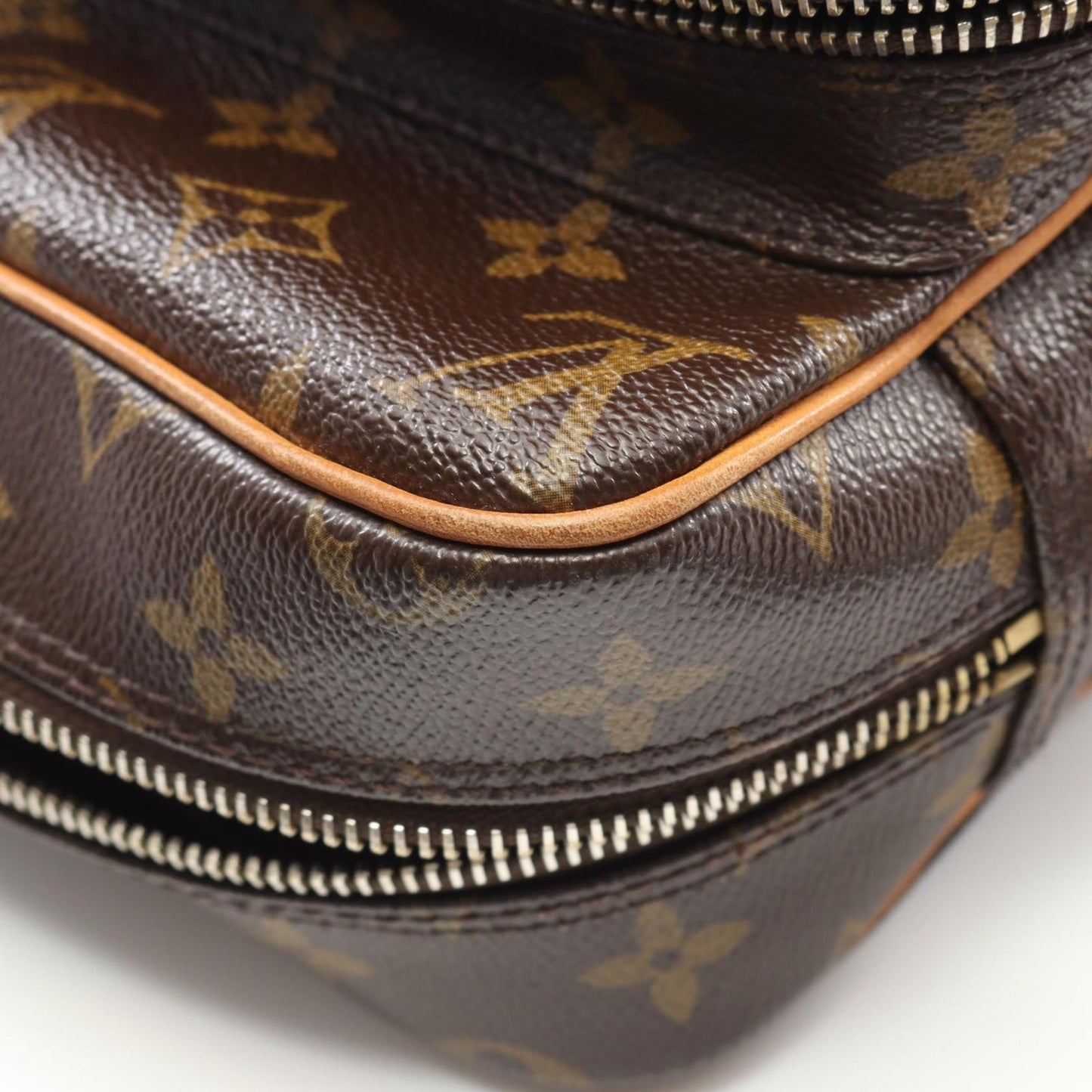Louis Vuitton Nile Shoulder Bag M45244 - Timeless Elegance
