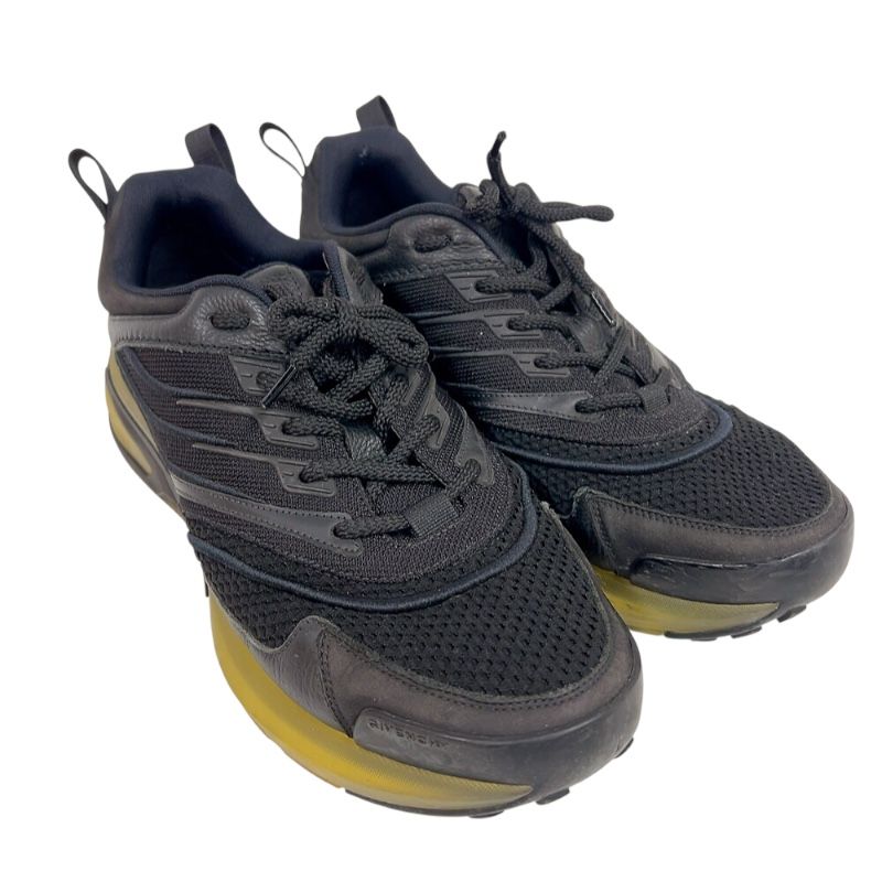 Givenchy GIV 1 Runner Low-Cut Sneakers in Black - Size EU 42