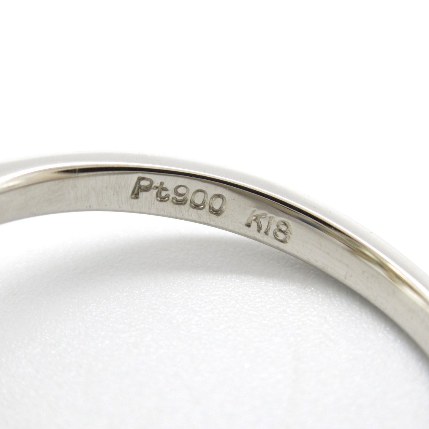 Exquisite Diamond Ring in Platinum and Yellow Gold - 1.08ct