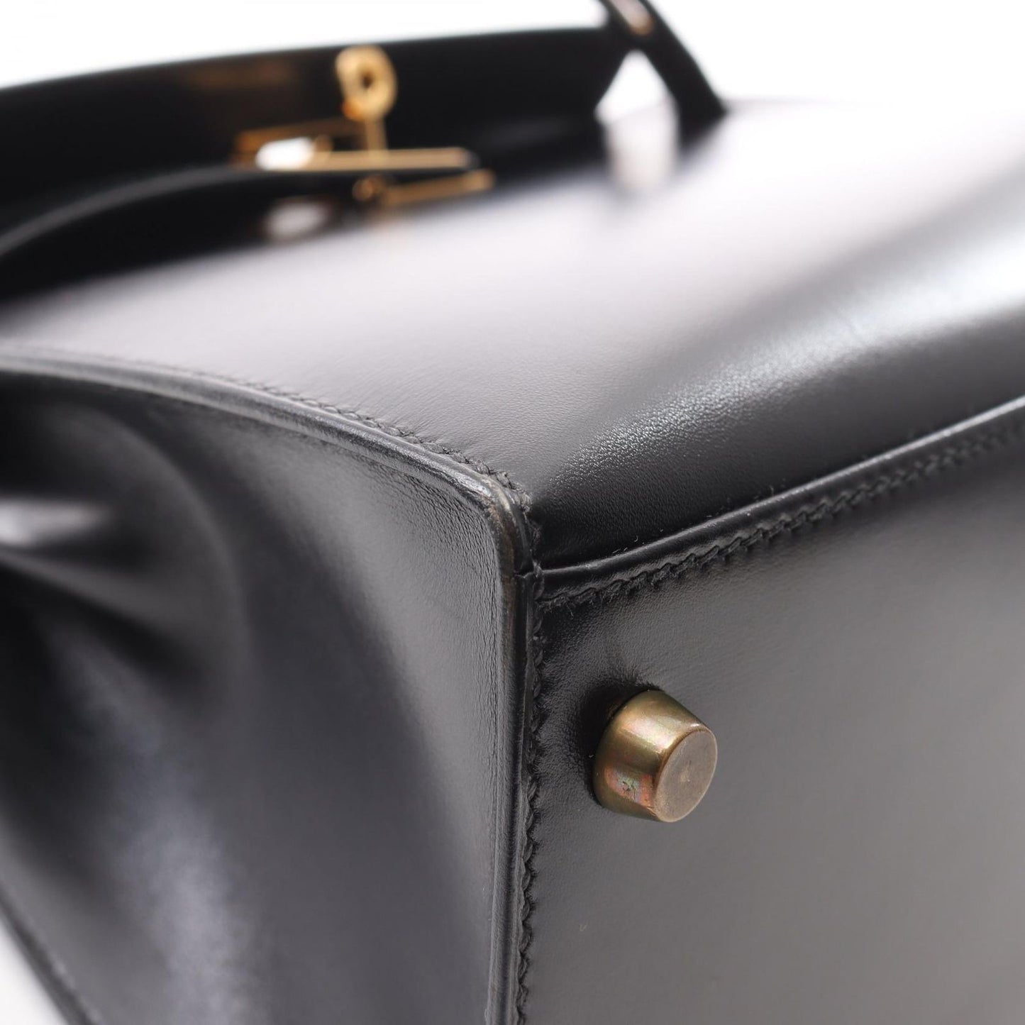 HERMES Kelly 28 Handbag in Black Box Calf - Timeless Elegance