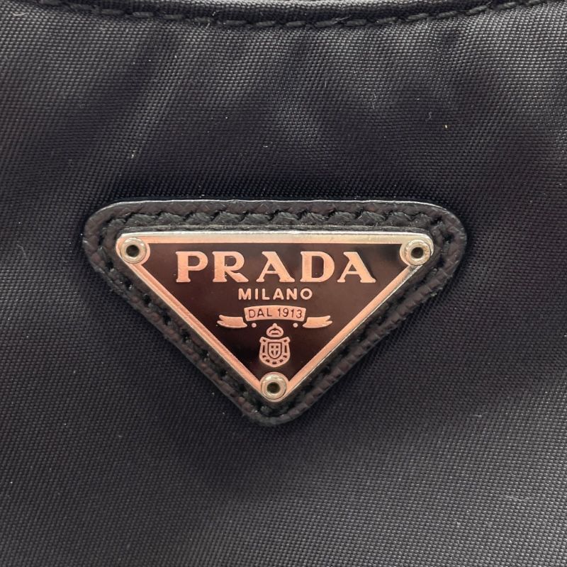 PRADA Re-Edition 2005 Black Nylon Shoulder Bag - Timeless Elegance