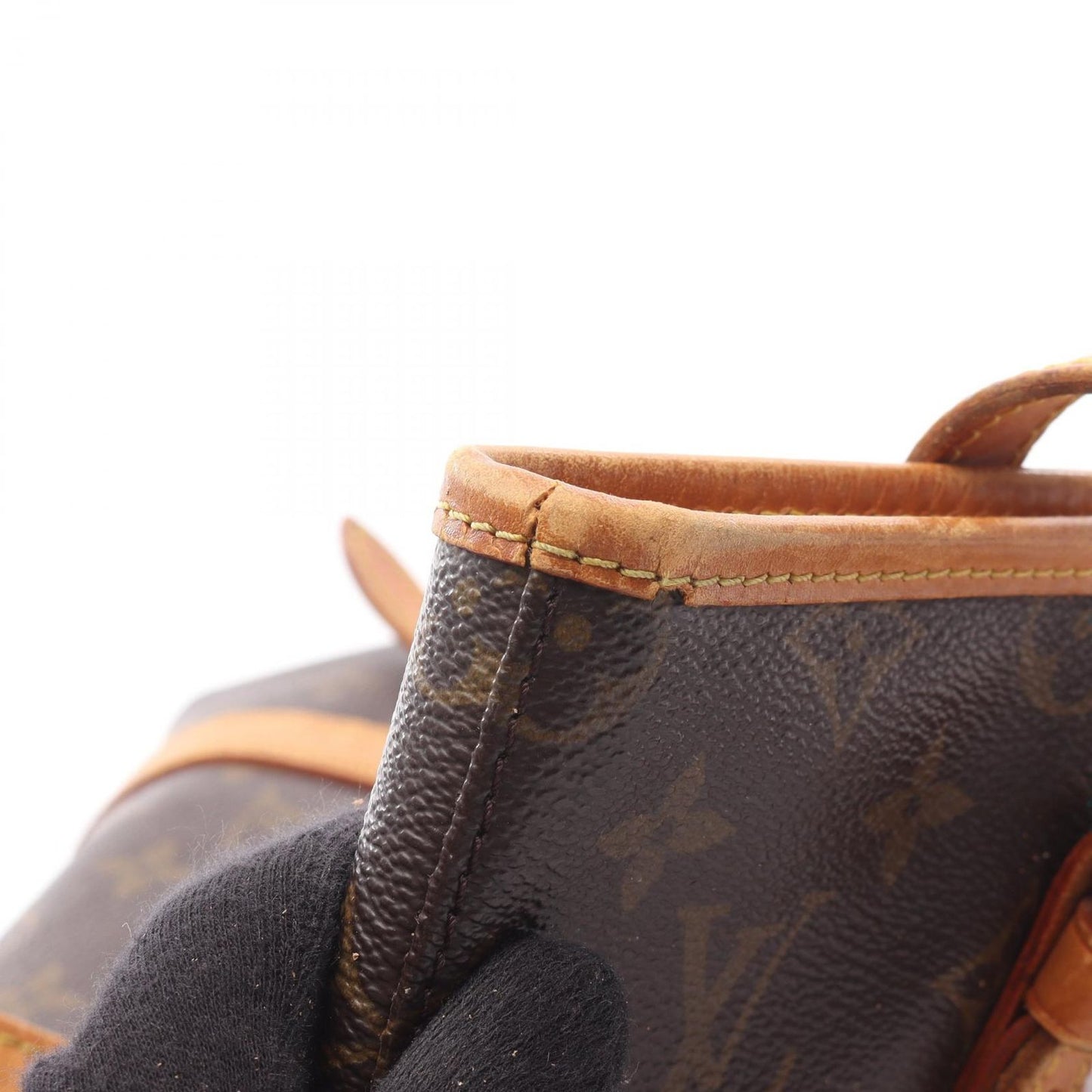 Louis Vuitton Monogram Bucket GM Shoulder Bag - Timeless Elegance