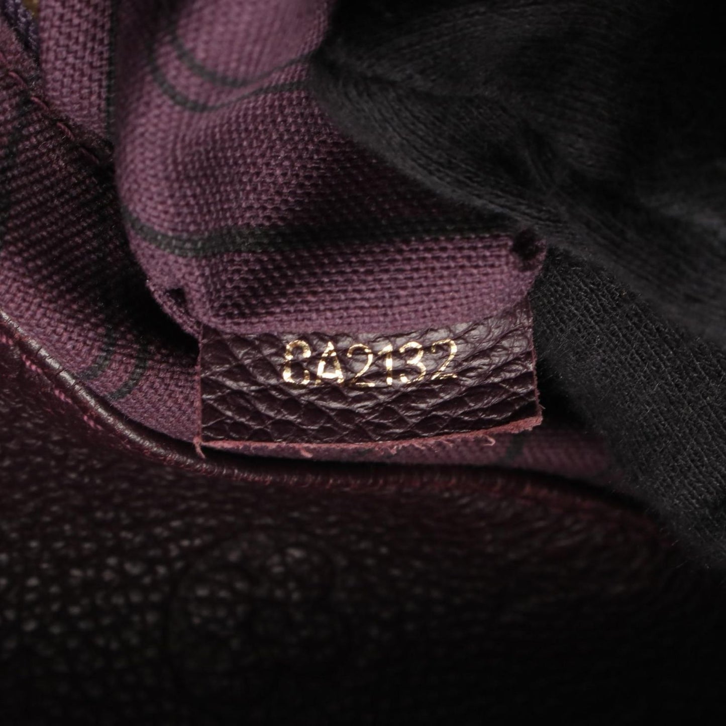 Louis Vuitton Artsy MM Shoulder Bag in Purple Monogram Leather