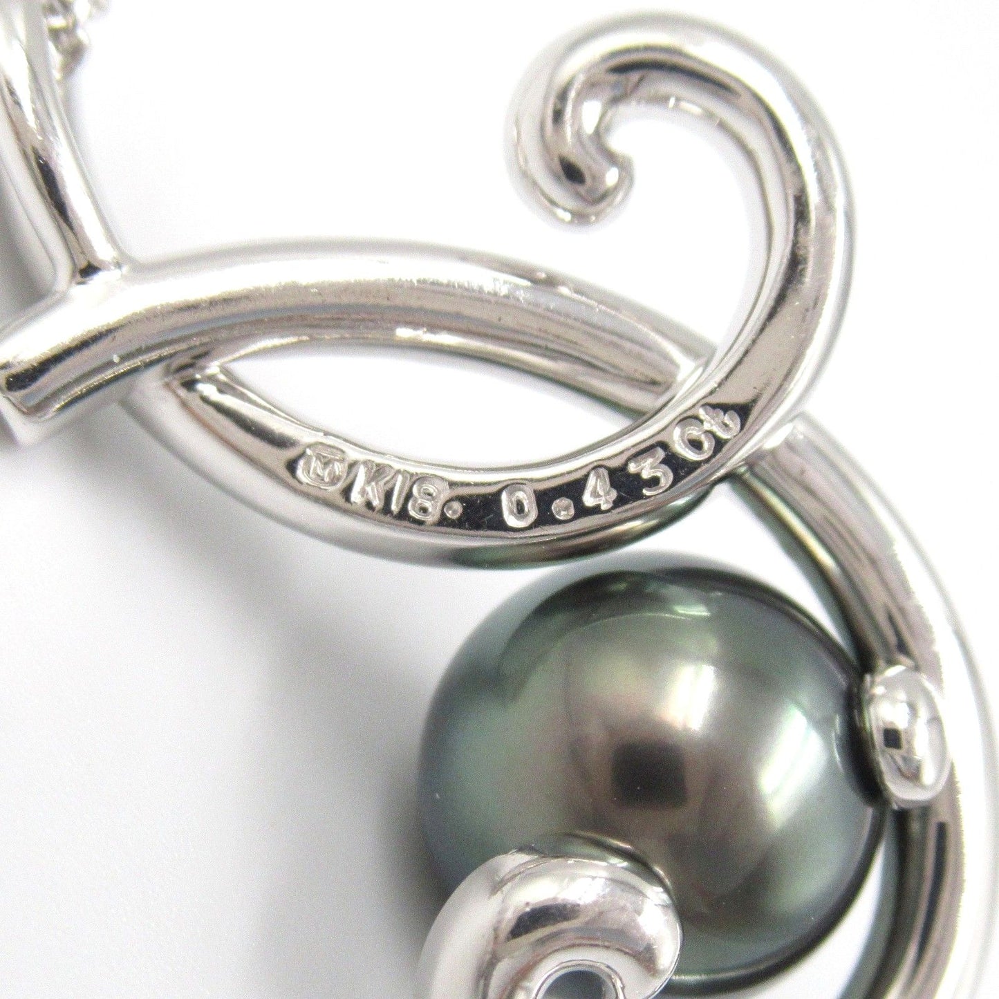 MIKIMOTO Black Pearl Necklace in K18WG with Diamonds - 42/48cm