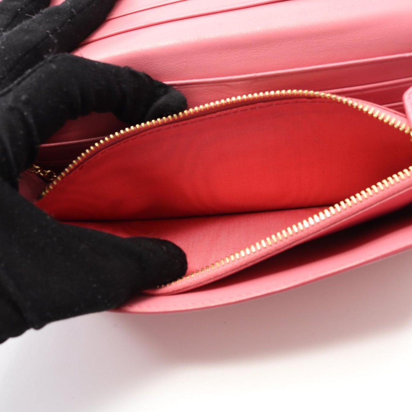 PRADA VITTELLO MOVE TR Pink Saffiano Leather Wallet - Timeless Elegance