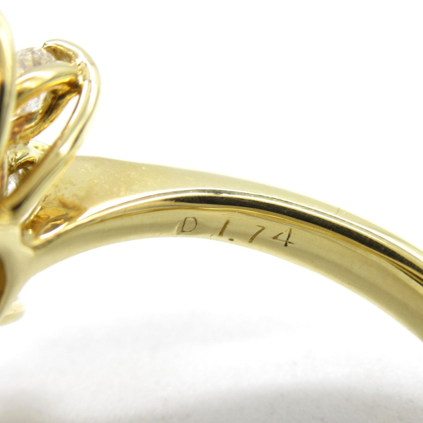 Exquisite Diamond Ring in K18 Yellow Gold - A Timeless Treasure