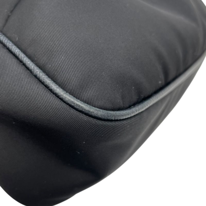 PRADA Re-Edition 2005 Black Nylon Shoulder Bag - Timeless Elegance