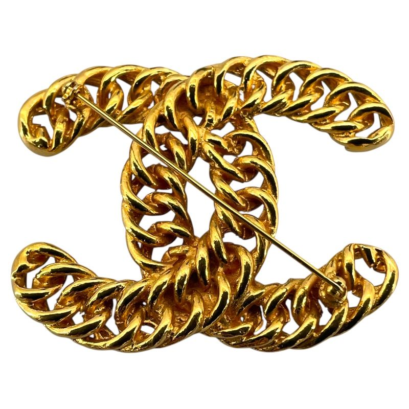 CHANEL Large Coco Chain Brooch in Gold - Timeless Elegance