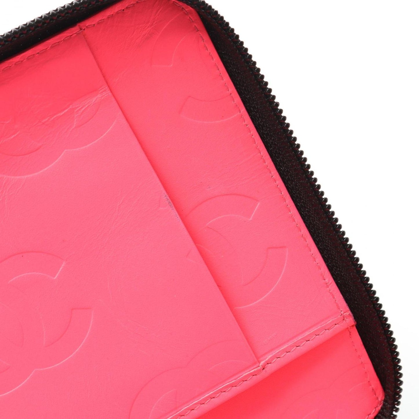 CHANEL Cambon Line Round Wallet in Black Patent Leather