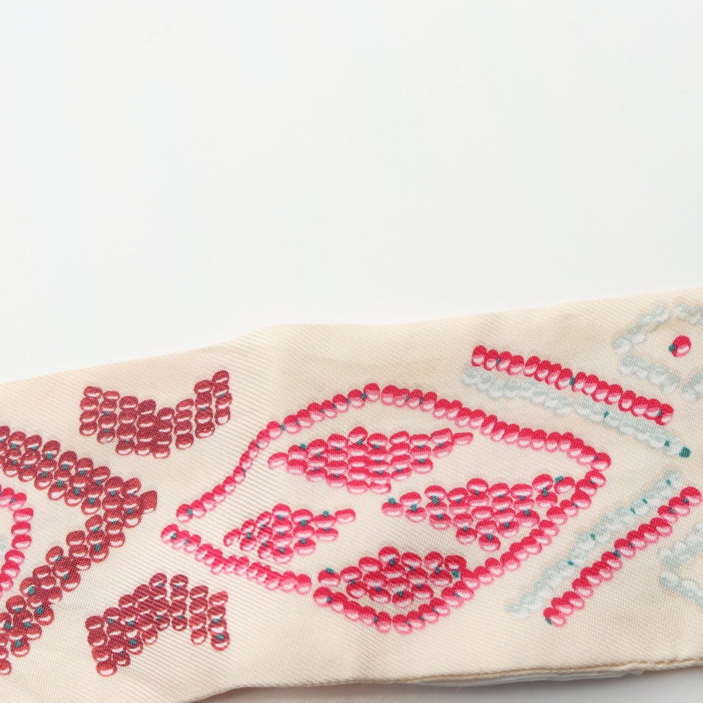 HERMES Kelly en Perles Twilly Scarf - Exquisite Silk Accessory