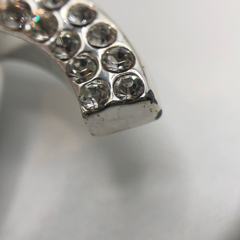 CHANEL Coco Mark Turn Lock Brooch - Exquisite Metal & Strass