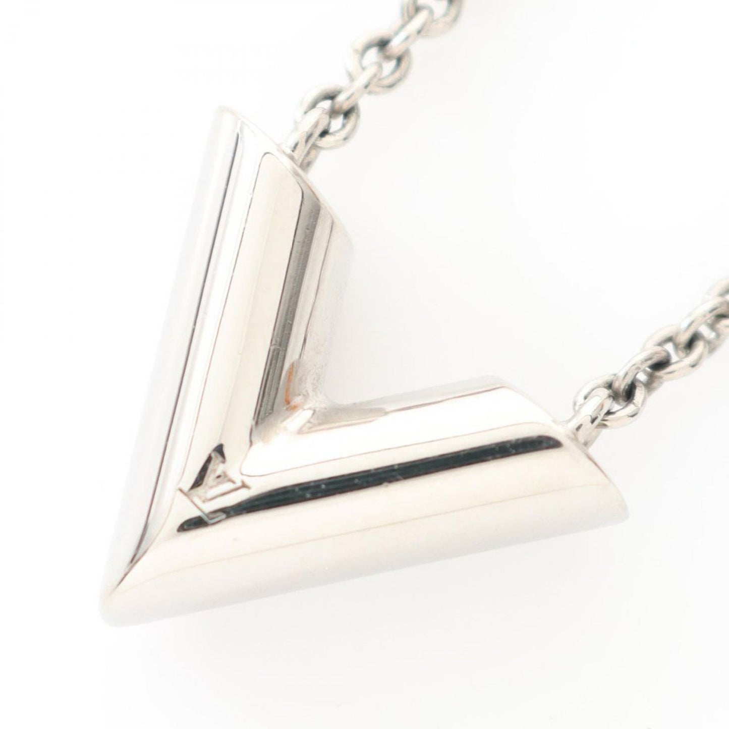 Louis Vuitton Essential V Necklace in Silver Stainless Steel