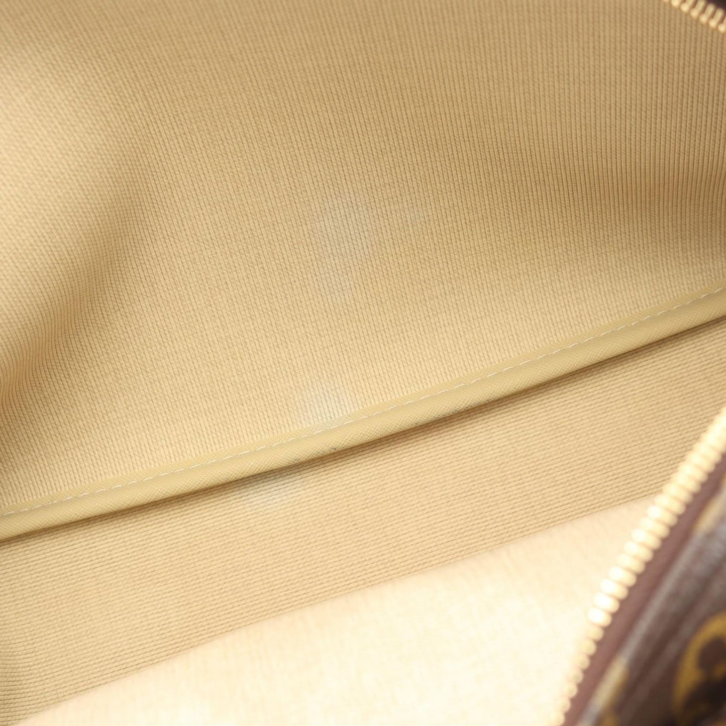 Louis Vuitton Reporter PM Shoulder Bag - Timeless Elegance