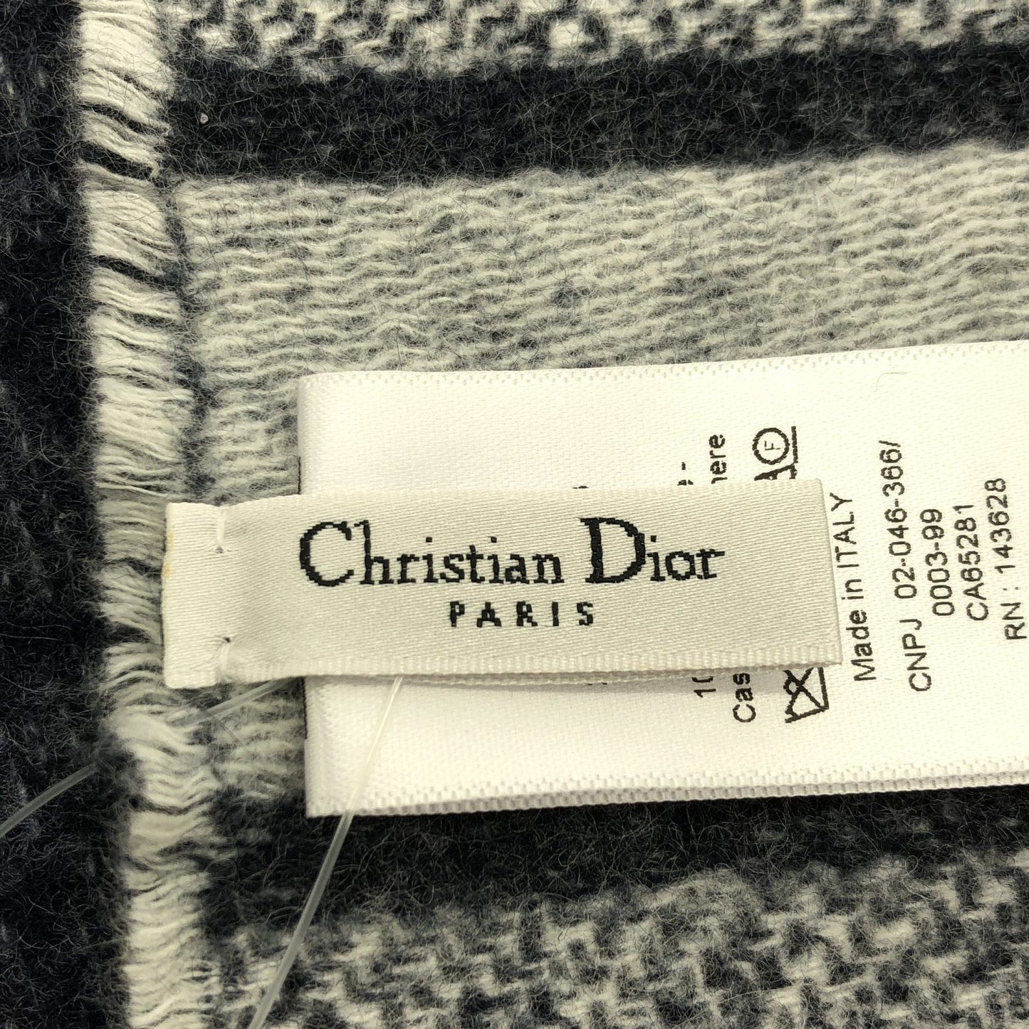 Dior Cashmere Oblique Scarf in Ecru White/Navy Blue - Exquisite Luxury