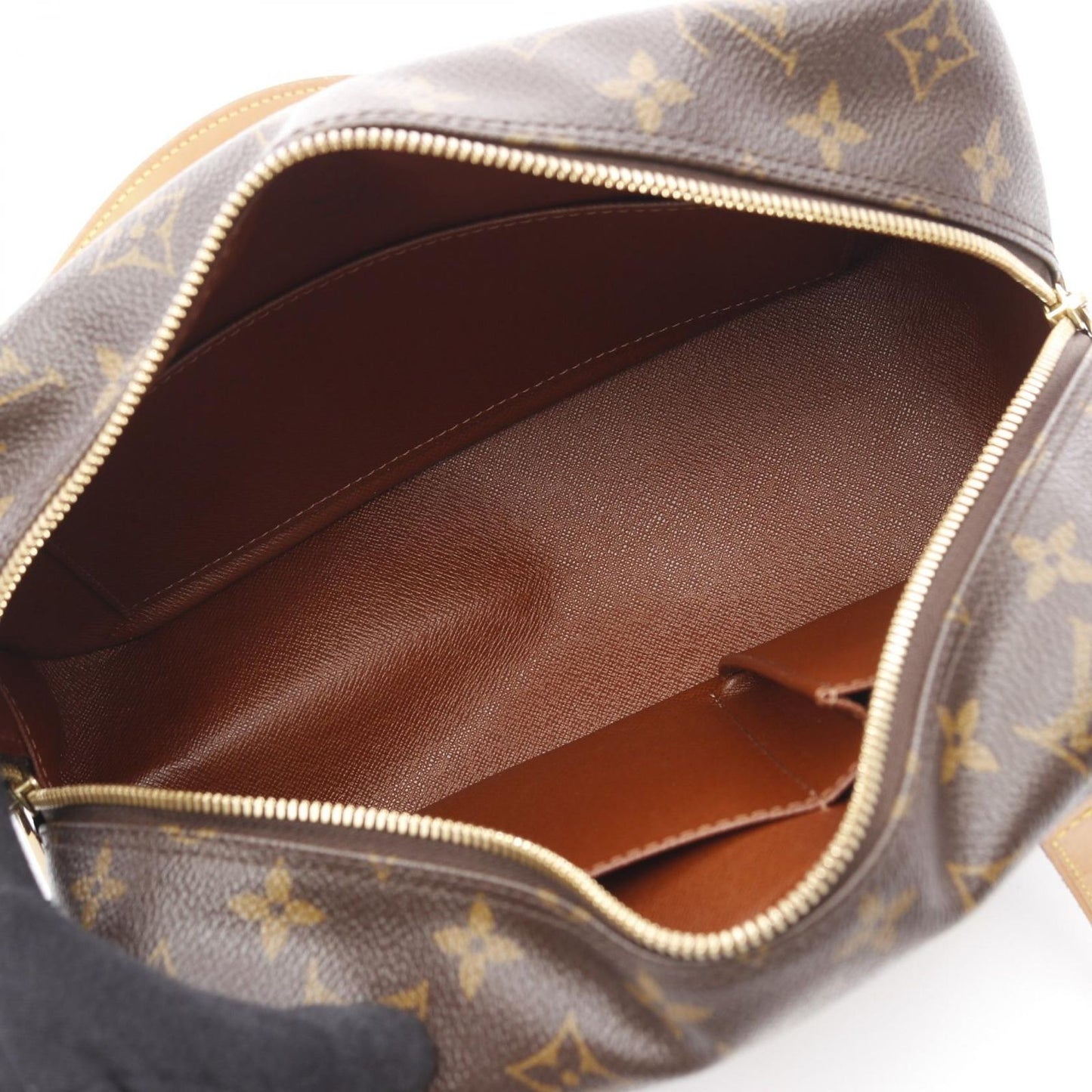 Louis Vuitton Monogram Canvas Cite MM Shoulder Bag - Timeless Elegance