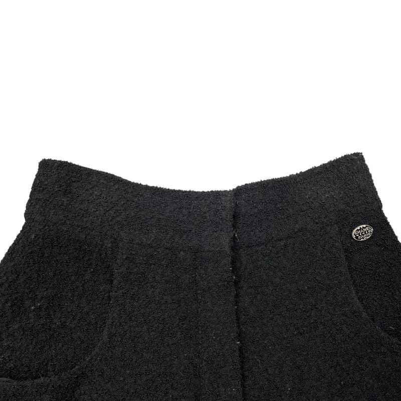 CHANEL Tweed Gaucho Pants P54700 in Black - Exquisite Craftsmanship