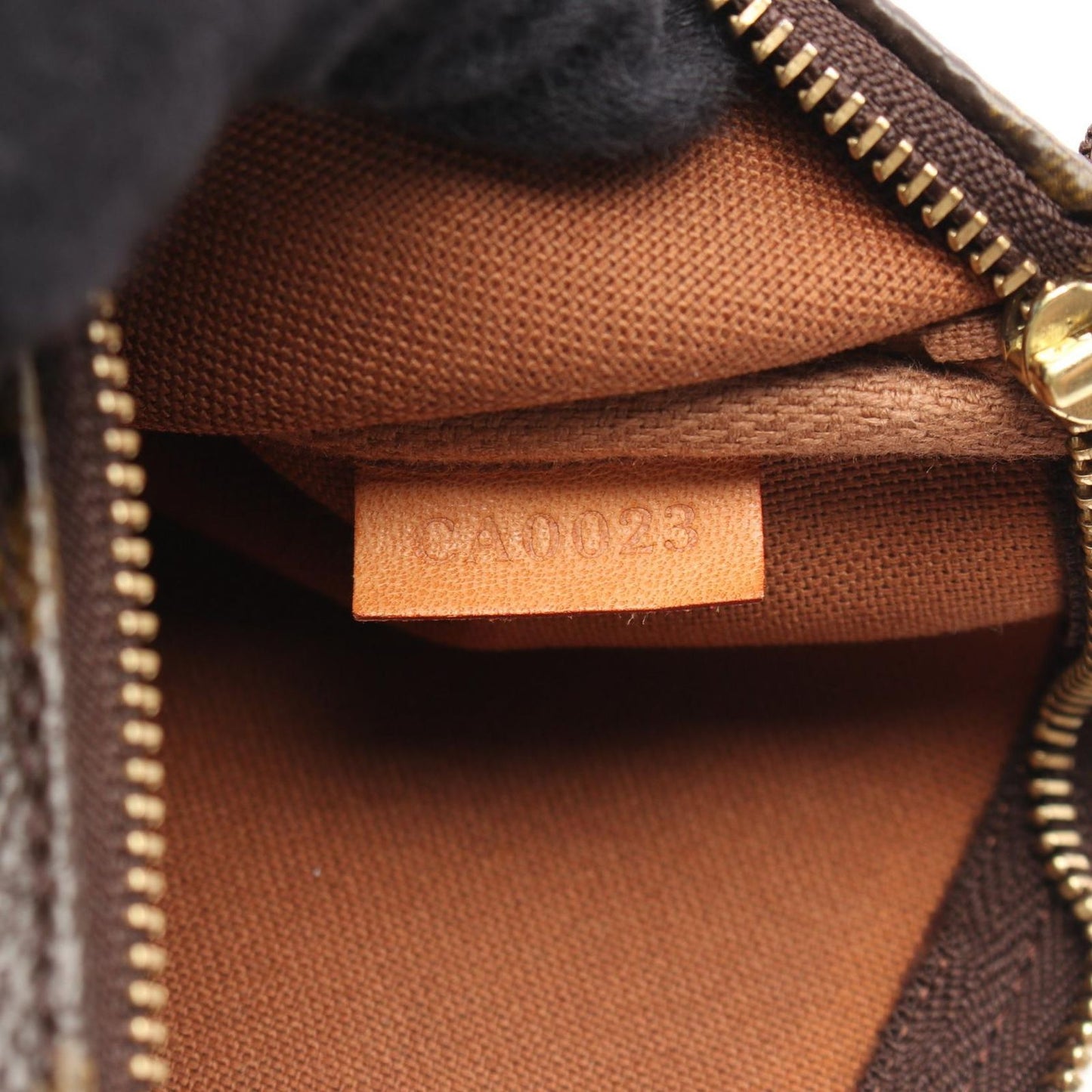 Louis Vuitton Monogram Pochette Accessoires Handbag - Timeless Elegance