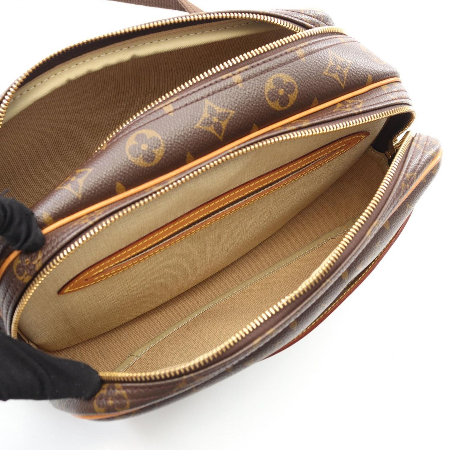 Louis Vuitton Reporter PM Shoulder Bag - Timeless Elegance