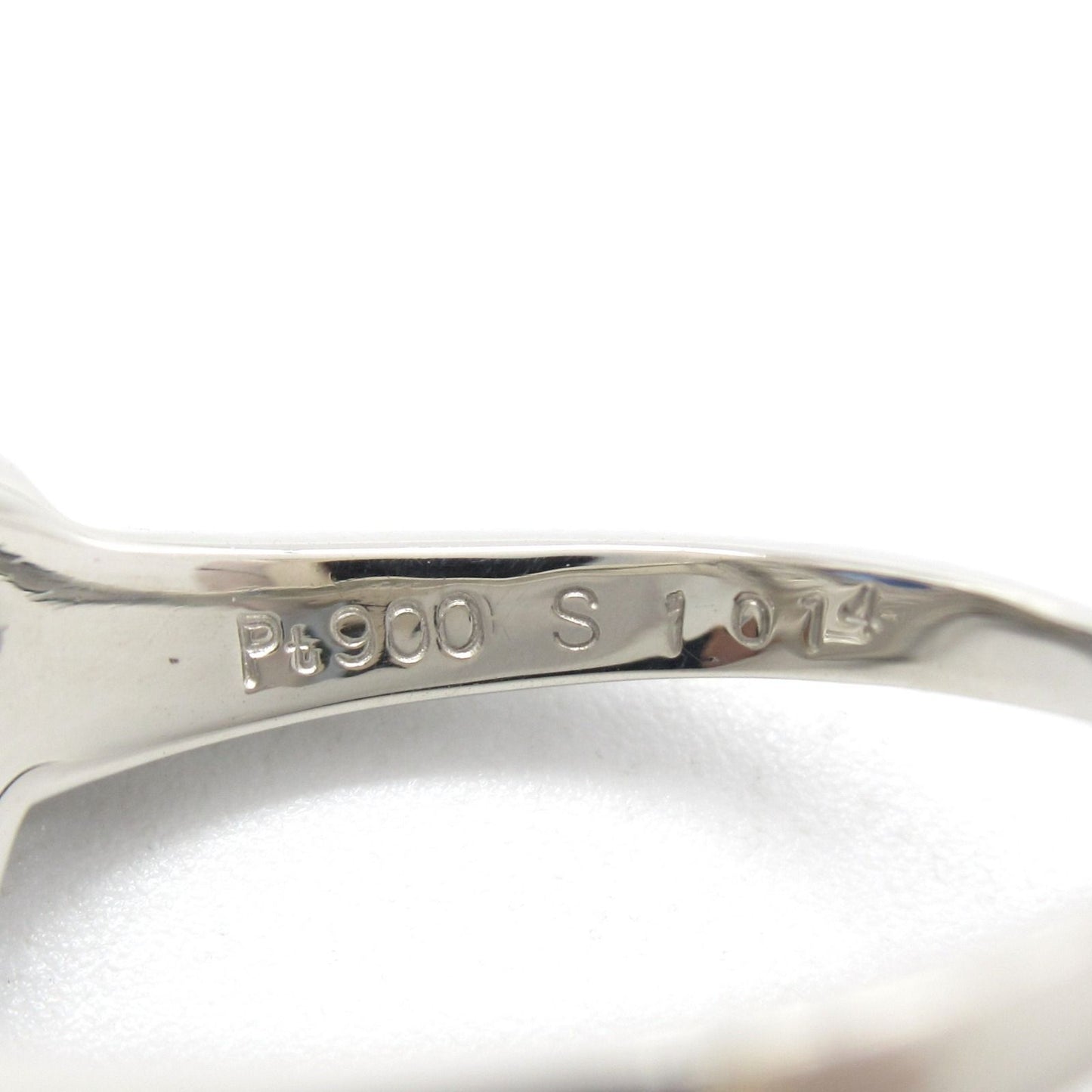 Exquisite Sapphire and Diamond Ring in Platinum - A Timeless Treasure