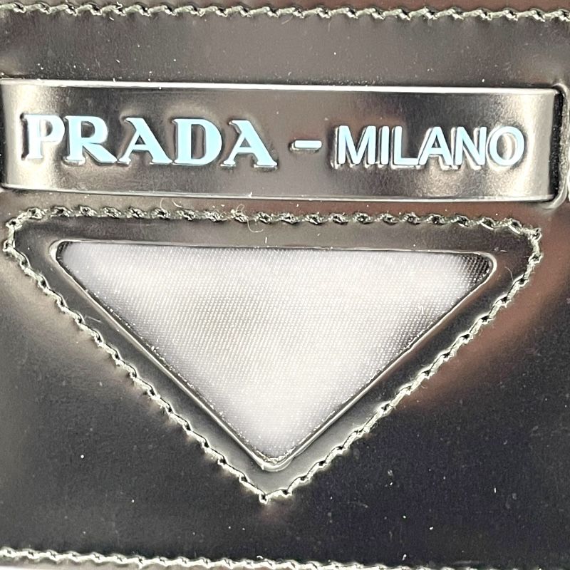 PRADA Uveruchure Black Leather Handbag - Timeless Elegance