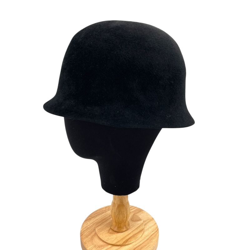 CHANEL Vintage Black Felt Hat - Timeless Elegance for Women