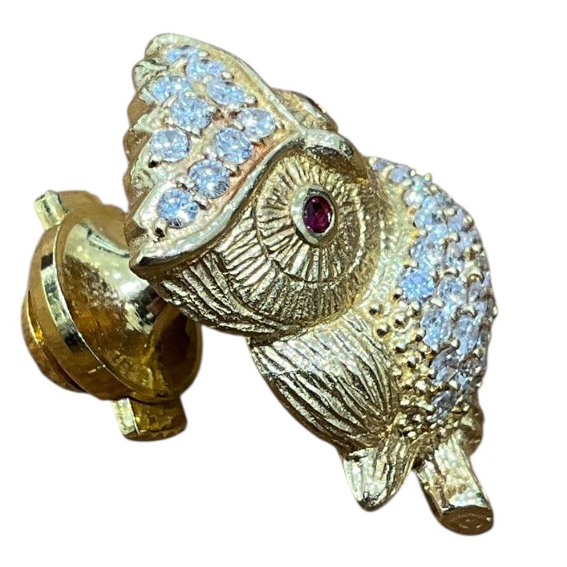 Exquisite Ruby Claw Brooch in K18 Yellow Gold