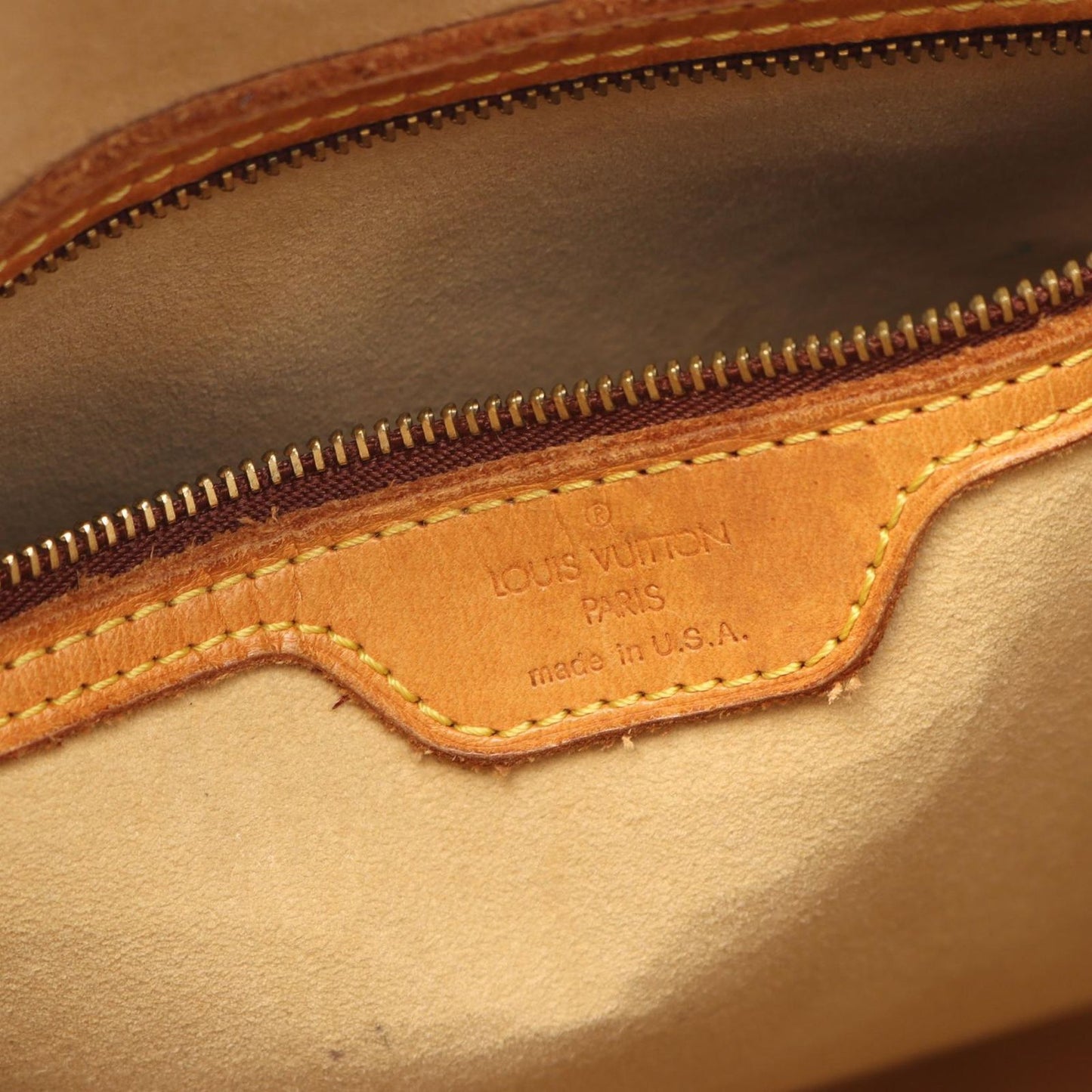 Louis Vuitton Looping GM Shoulder Bag - Timeless Elegance