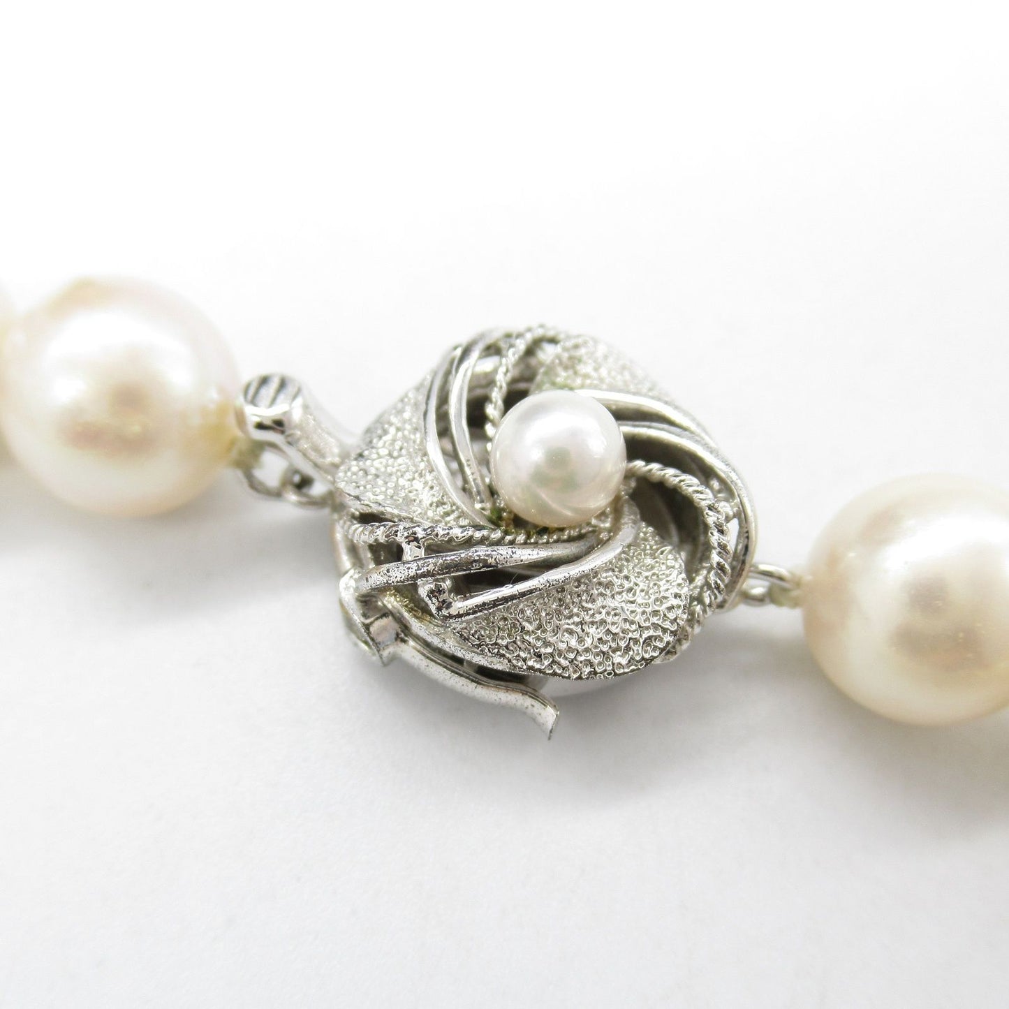 Elegant Pearl Necklace and Earring Set - Timeless Luxury