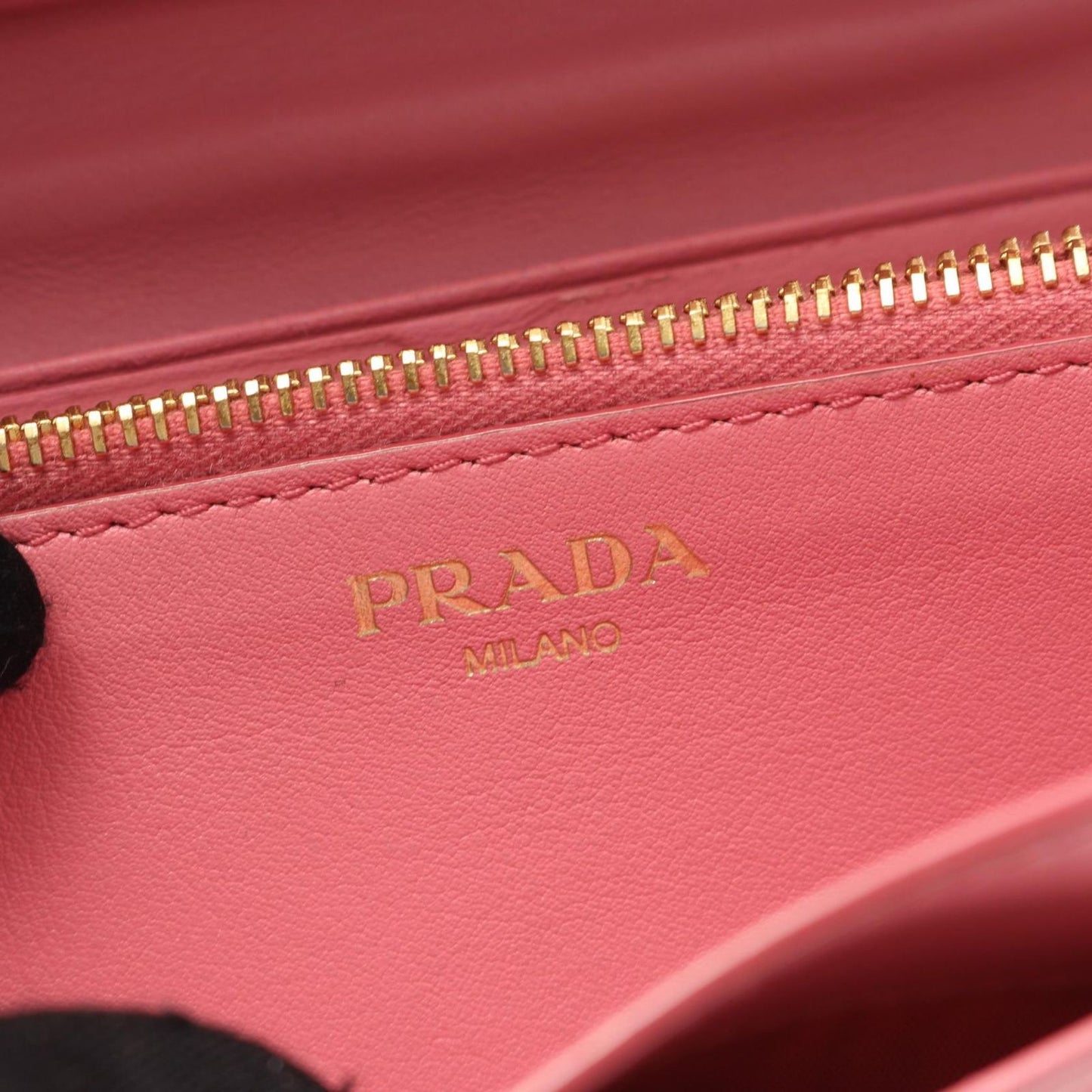 PRADA VITTELLO MOVE TR Pink Saffiano Leather Wallet - Timeless Elegance