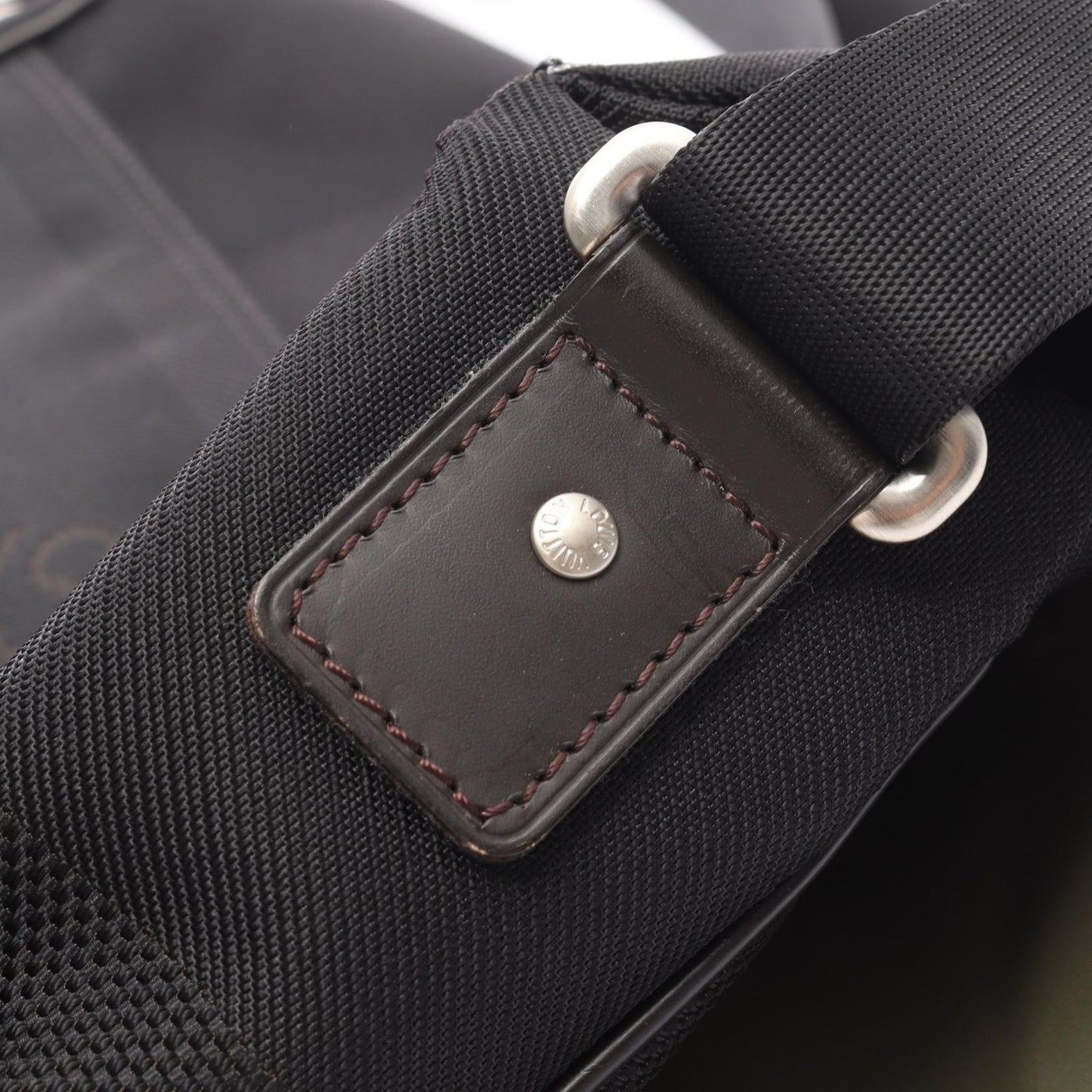 Louis Vuitton Messager NM Damier Ébène Noir Shoulder Bag - Timeless Elegance