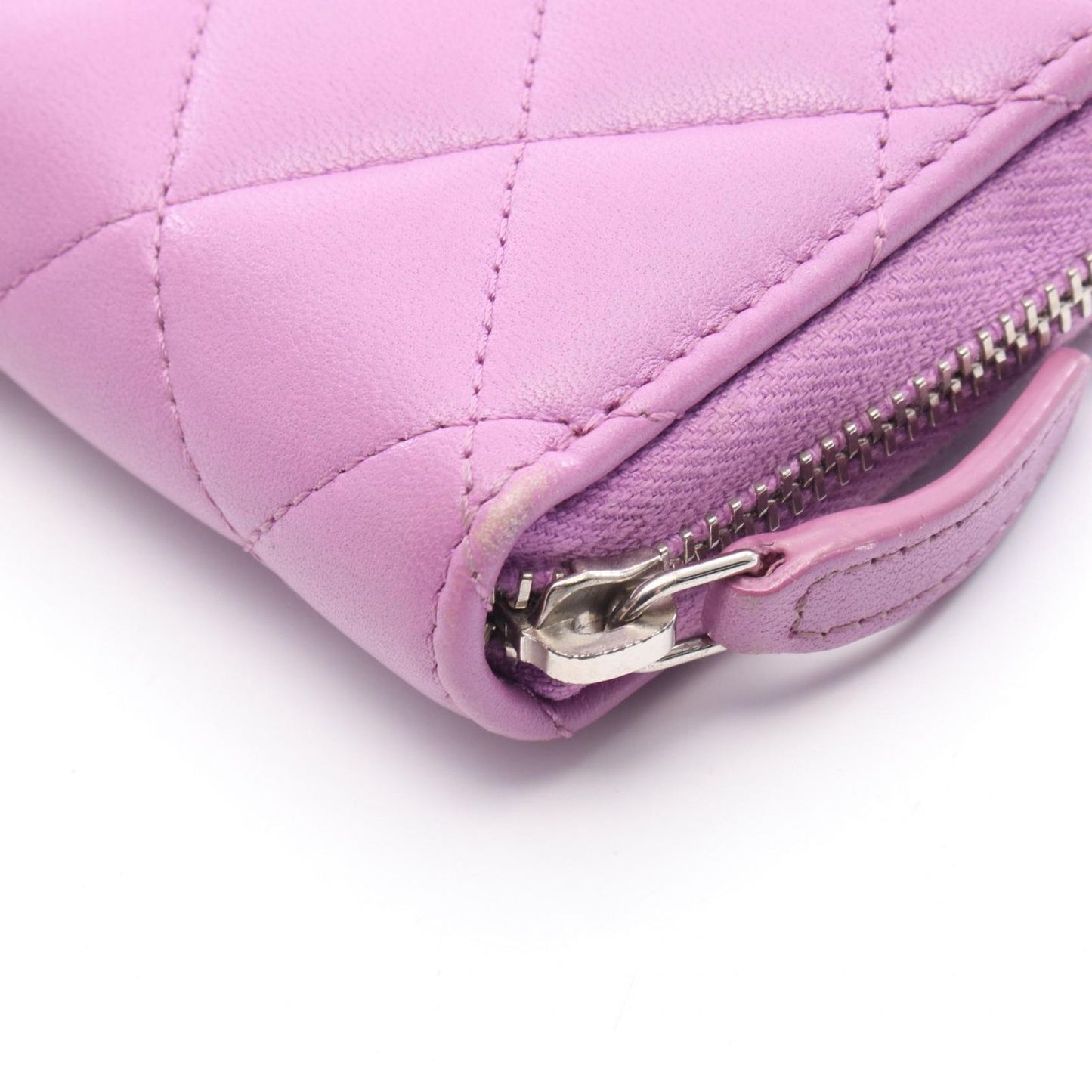 CHANEL Classic Zip Coin Purse in Purple Leather - Timeless Elegance