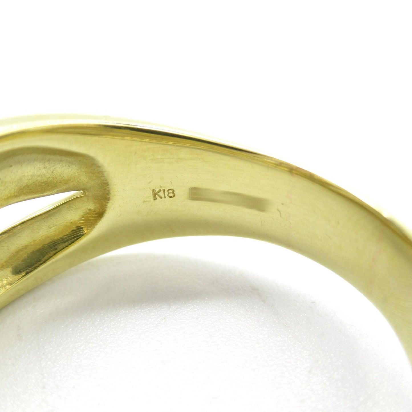 Exquisite K18 Yellow Gold Diamond Ring - Timeless Elegance