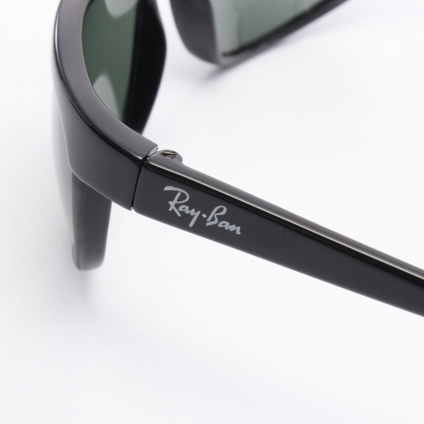Ray-Ban Wraparound Sunglasses - Timeless Black Elegance