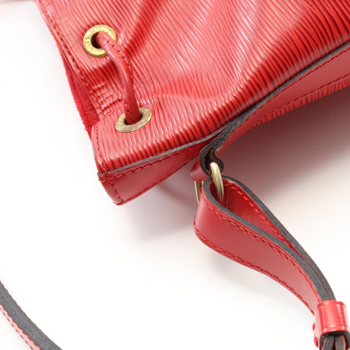 Louis Vuitton Noé Shoulder Bag in Castilian Red - Timeless Elegance