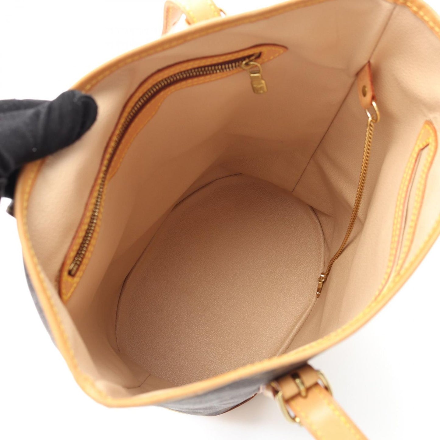 Louis Vuitton Bucket GM Shoulder Bag - Timeless Elegance