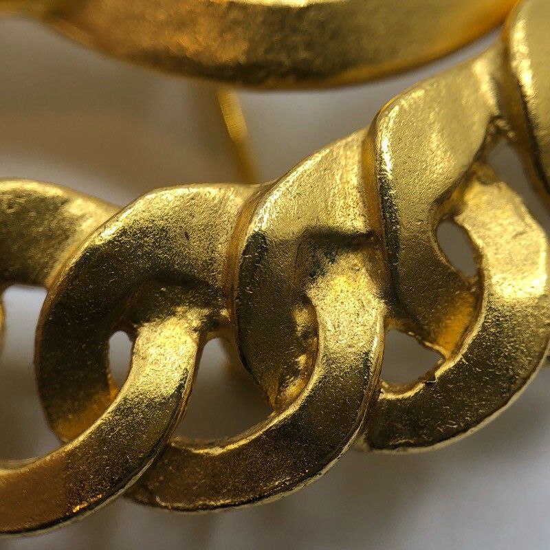 CHANEL Coco Mark Circle Brooch in Gold-Plated Metal