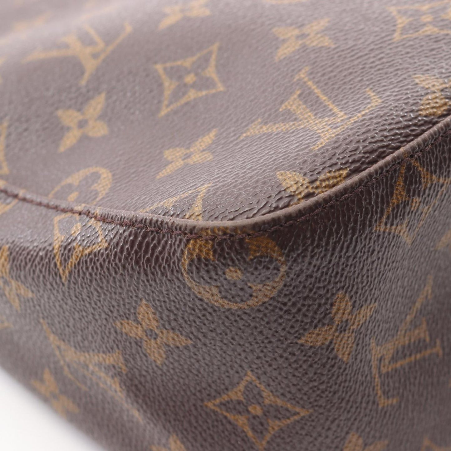 Louis Vuitton Monogram Looping MM Shoulder Bag - Timeless Elegance