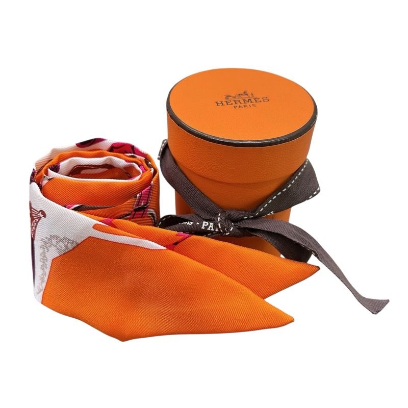 HERMES Tout en carre Twilly Scarf in Orange Silk - Exquisite Luxury