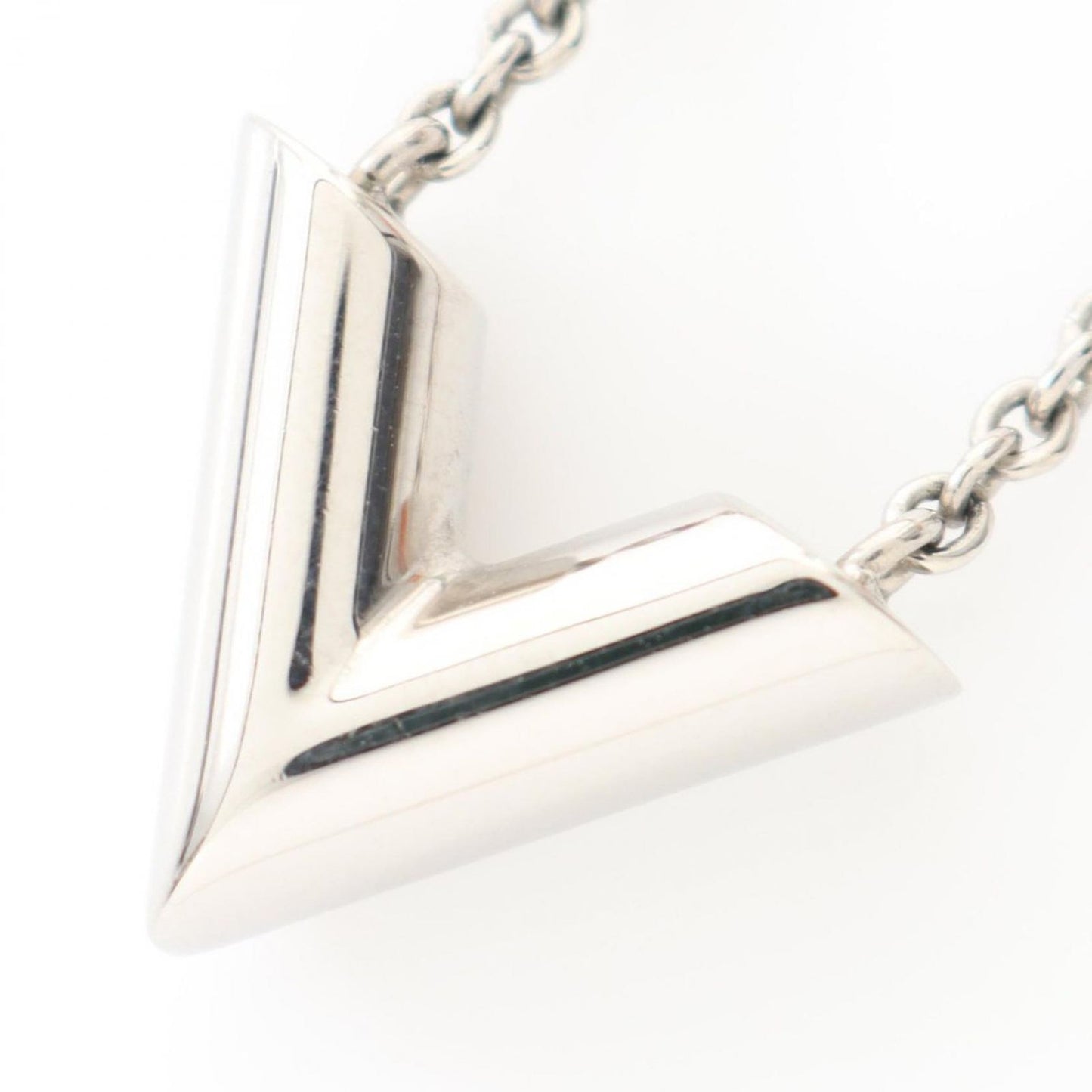Louis Vuitton Essential V Necklace in Silver Stainless Steel