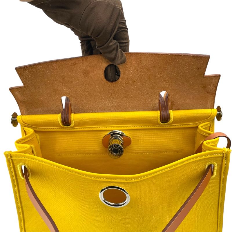 HERMES Émile Zip Bag PM in Lime with Silver Hardware - Exquisite Craftsmanship