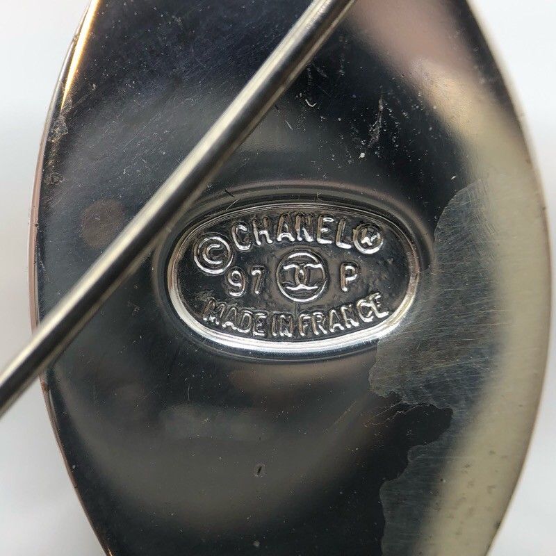 CHANEL Coco Mark Turn Lock Brooch - Exquisite Metal & Strass