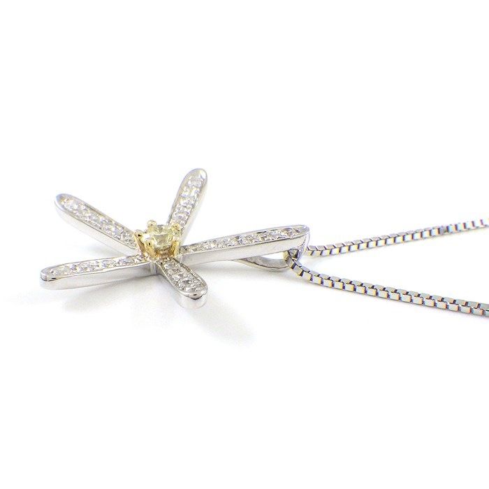 Exquisite Diamond Flower Motif Necklace in K18 Gold