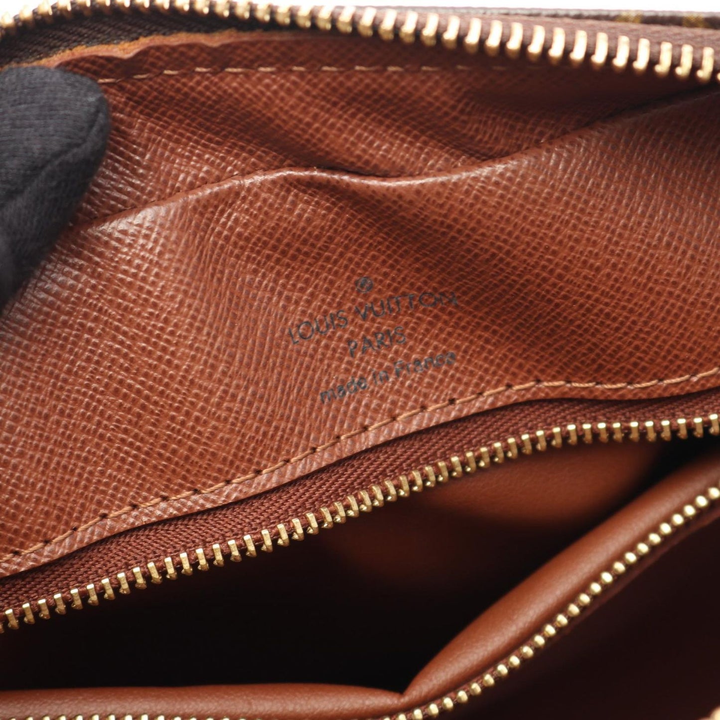 Louis Vuitton Nile Shoulder Bag - Timeless Elegance in Brown