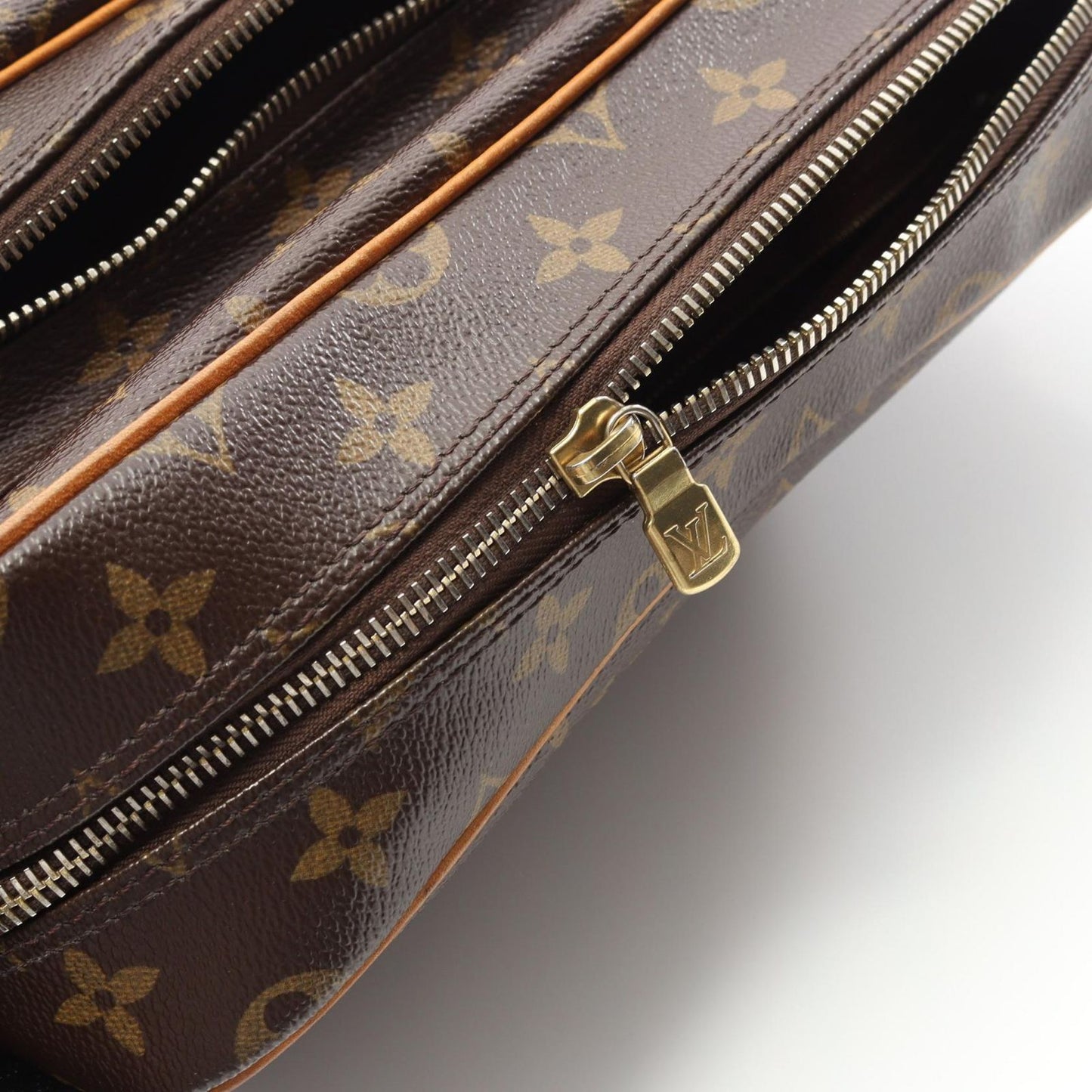 Louis Vuitton Nile Shoulder Bag M45244 - Timeless Elegance